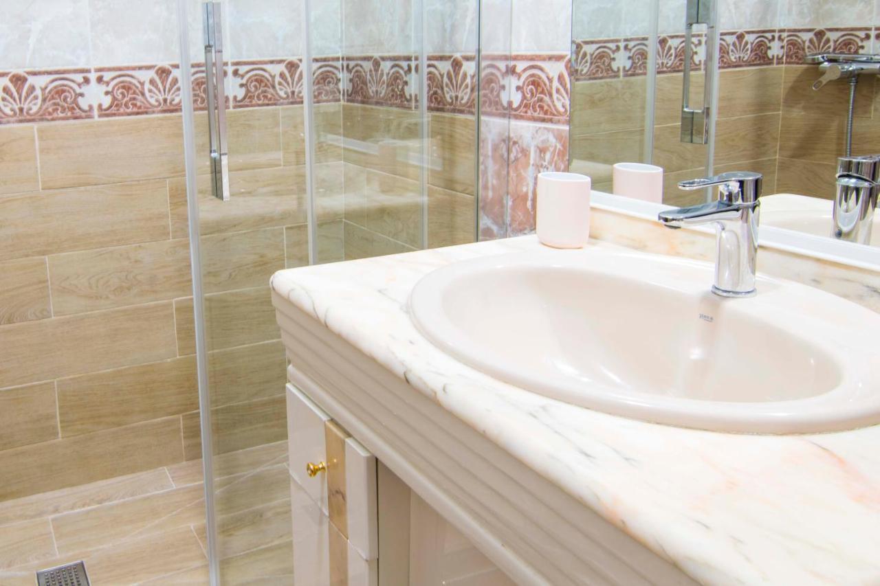 Letmalaga Economy Compas Apartment ภายนอก รูปภาพ